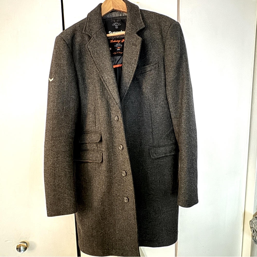 Super dry beautiful coat. Dark Grey color with amazing details throughout